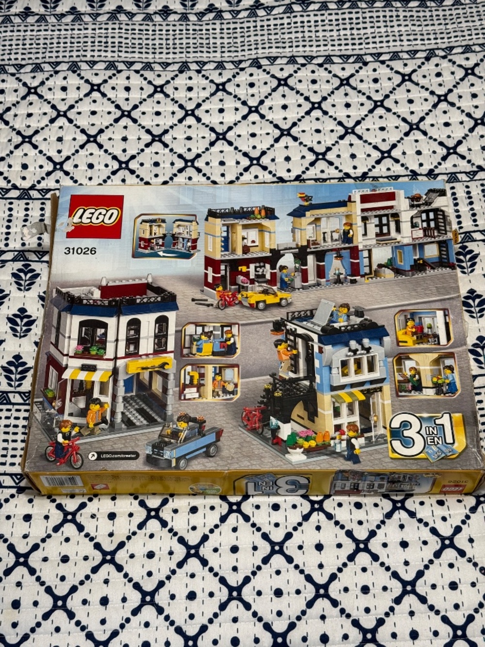 LEGO Creator 3-in-1 Bike Shop & Café (Set 31026) - Picture 4 of 6